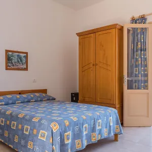 https://hostal-mayans.balearic-islands.net